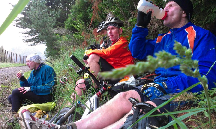 Lunch in the rain at Toatoa